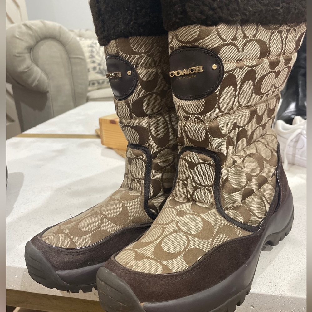 - Coach logo boots